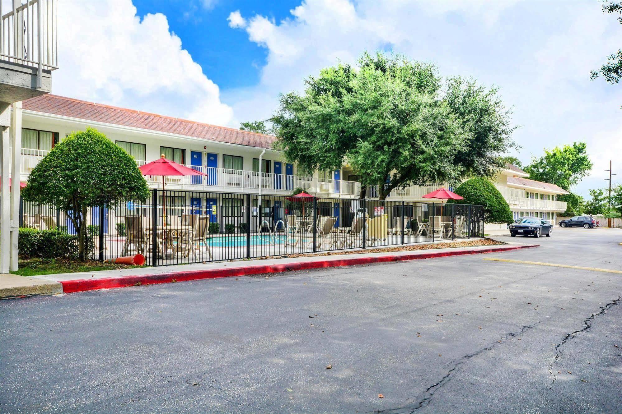 Motel 6-Huntsville, Tx Экстерьер фото